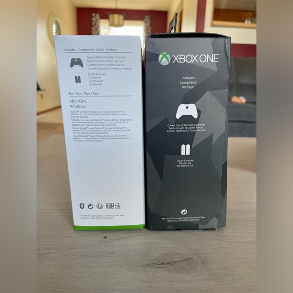 3 Xbox controllers - Picture 11 of 16